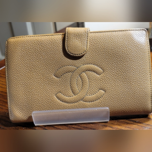 Vintage (2000-2002) Authentic Chanel CC Tan Caviar Leather Bifold Snap Wallet - Picture 1 of 16